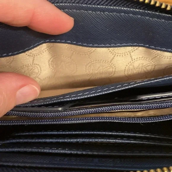 Michael Kors Wallet - Picture 4 of 9